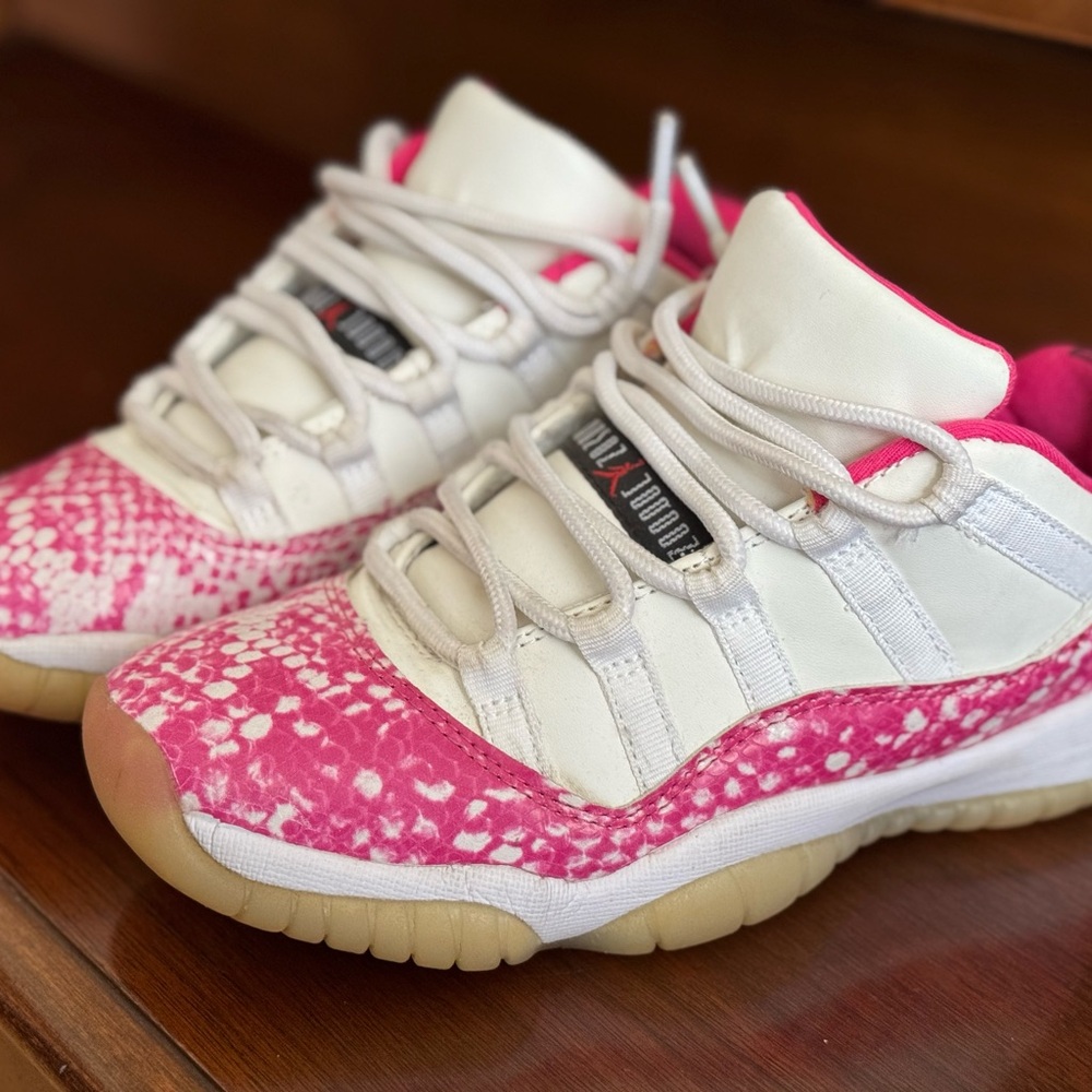 Jordan 11 retro low pink snakeskin
